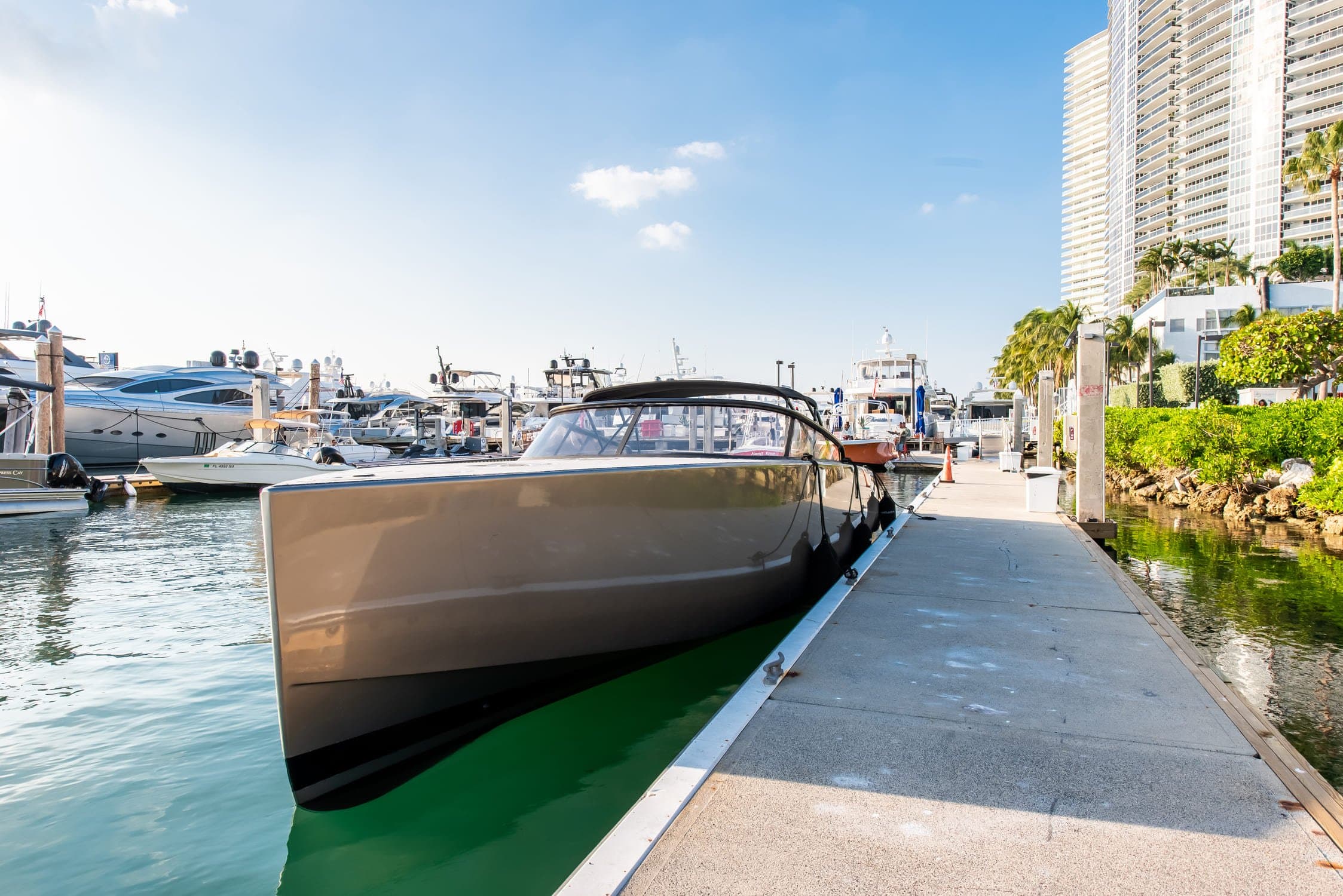 40' VANDUTCH MIAMI